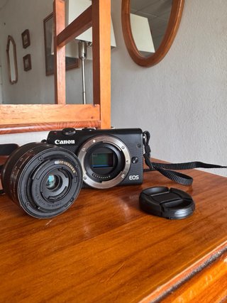 Canon EOS M100 + 3 Baterías
