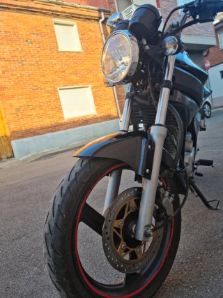 Daelim Roadwin 125Fi Negra