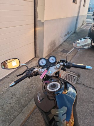 Daelim Roadwin 125Fi Negra