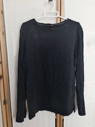 Camiseta gruesa de manga larga.