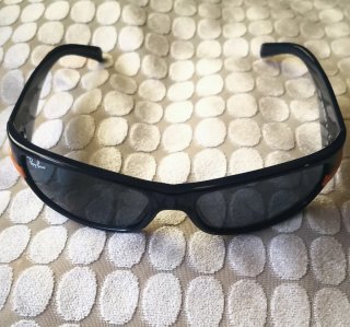 Gafas de sol Ray-Ban azules y naranjas