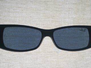 Gafas de sol Ray-Ban azules y naranjas
