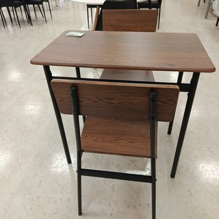Mesa y 2 sillas madera oscura