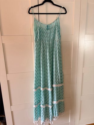 Vestido largo verde con tirantes