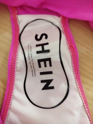 Bikini fucsia anudado al cuello