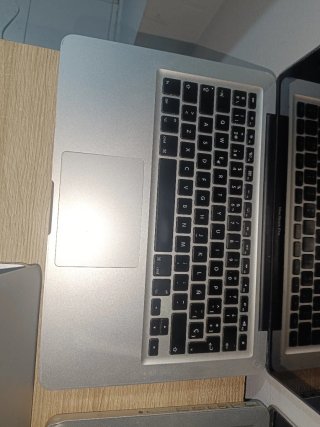 Apple MacBook Pro Plata