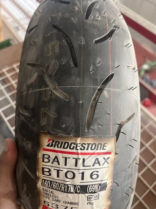 Neumático Bridgestone Battlax BT016R 180/55ZR17