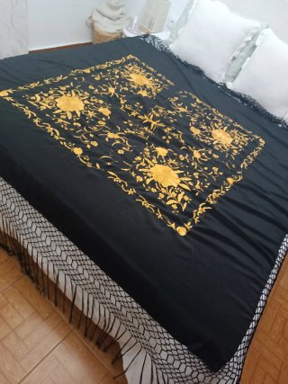 Mantón de Manila bordado oro nuevo