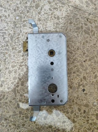 Cerradura Arcu 509 Perfil Suizo Puerta a derechas