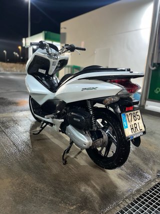 Honda PCX Maxi Scooter