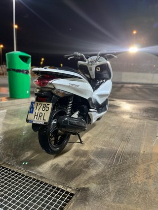 Honda PCX Maxi Scooter