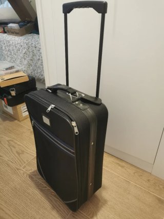 Maleta de cabina negra