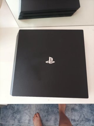 PlayStation 4 Pro 1TB Negra