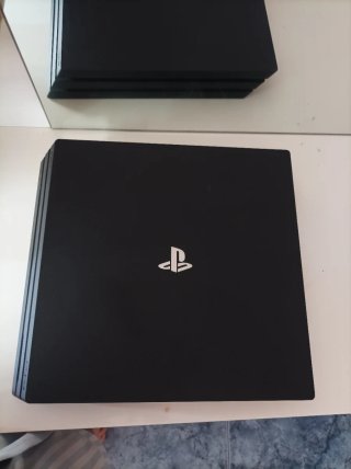 PlayStation 4 Pro 1TB Negra