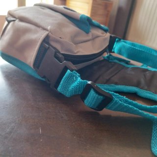Bolso bandolera gris y azul Pimkie