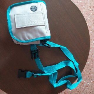 Bolso bandolera gris y azul Pimkie