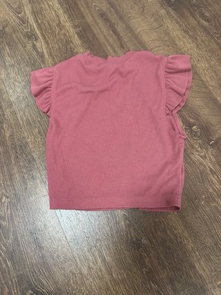 Top rosa con volantes