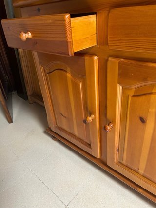 Mueble de salón castellano madera.