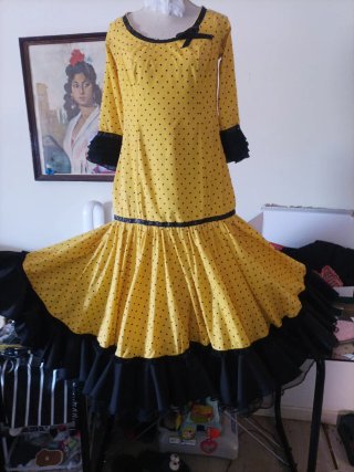 Vestido de flamenca amarillo lunares