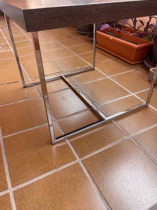 Mesa auxiliar diseño madera wengué y metal