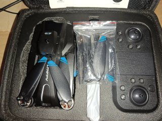 Dron LYHF PV Negro y Azul lleva 2 baterías