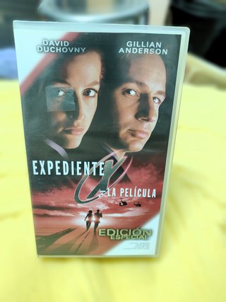 4 VHS: Braveheart, Expediente X, Independence Day