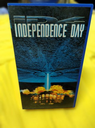 4 VHS: Braveheart, Expediente X, Independence Day