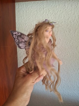Figura artesanal hada mariposa