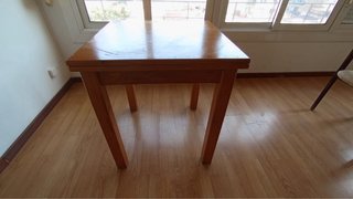 Mesa de comedor de madera
