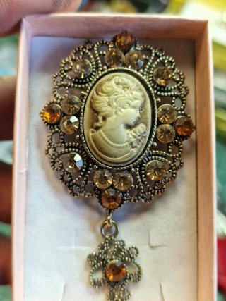 Broche Camafeo con Citrinos Dorados
