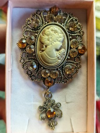 Broche Camafeo con Citrinos Dorados