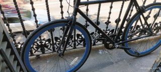 Bicicleta Fixie Negra Ruedas Azules