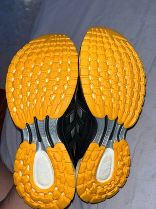 Zapatillas Adidas Negras y Amarillas