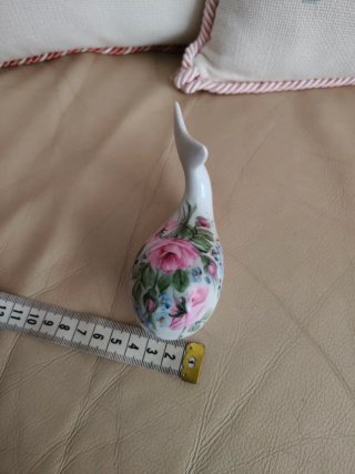 Balena in porcellana dipinta a mano anni '80