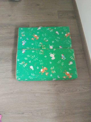 Colchón plegable para bebé.
