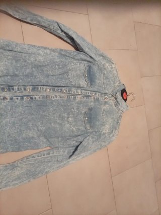Chaqueta vaquera desgastada