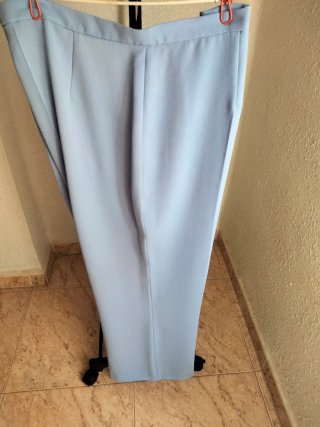 Conjunto pantalón y chaqueta azul celeste