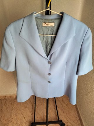 Conjunto pantalón y chaqueta azul celeste