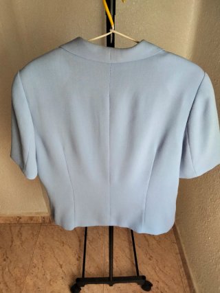 Conjunto pantalón y chaqueta azul celeste