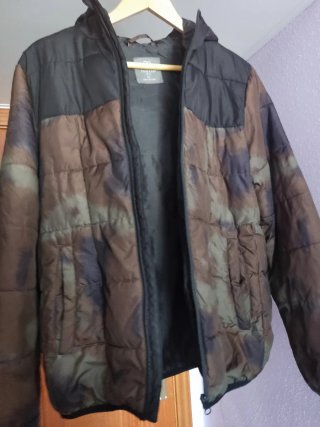 Cazadora acolchada camuflaje talla S