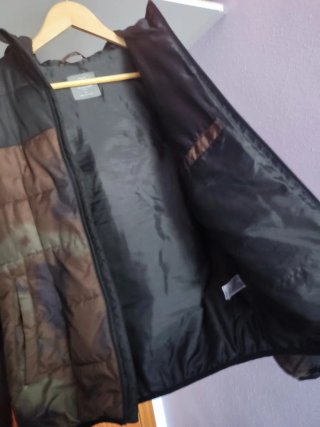 Cazadora acolchada camuflaje talla S