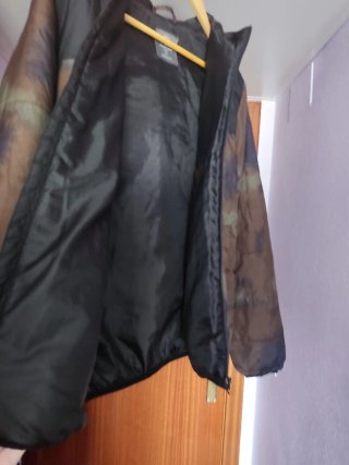 Cazadora acolchada camuflaje talla S