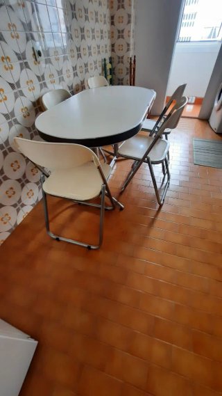 Muebles varios: plástico y madera