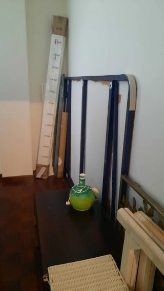 Muebles varios: plástico y madera