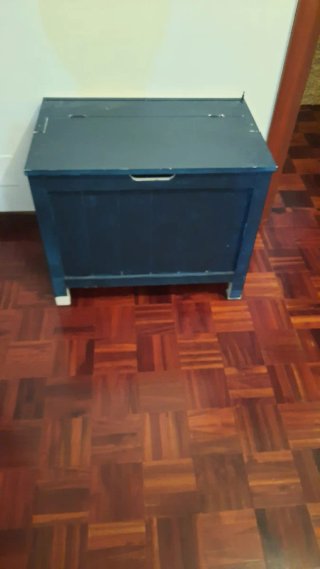 Muebles varios: plástico y madera