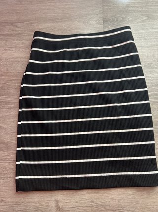 Falda Shein rayas blancas y negras