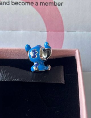 Charm Pandora Stitch Azul y Plateado