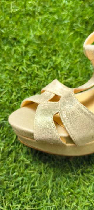 Sandalias tacón doradas T.36
