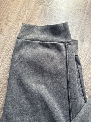 Pantalón Adidas Gris
