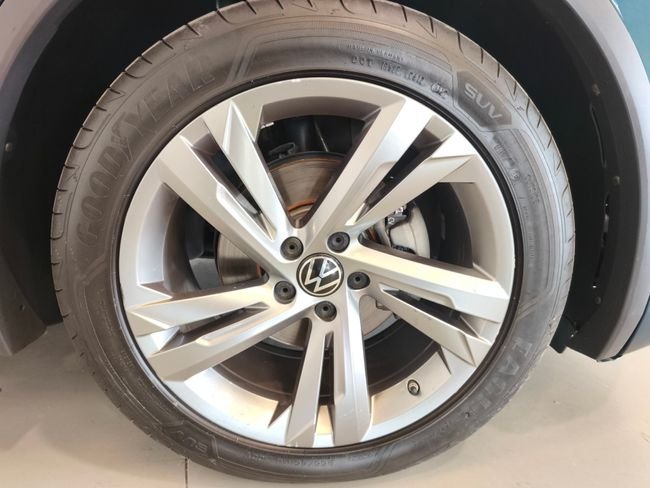 Volkswagen Tiguan 2021, foto 15